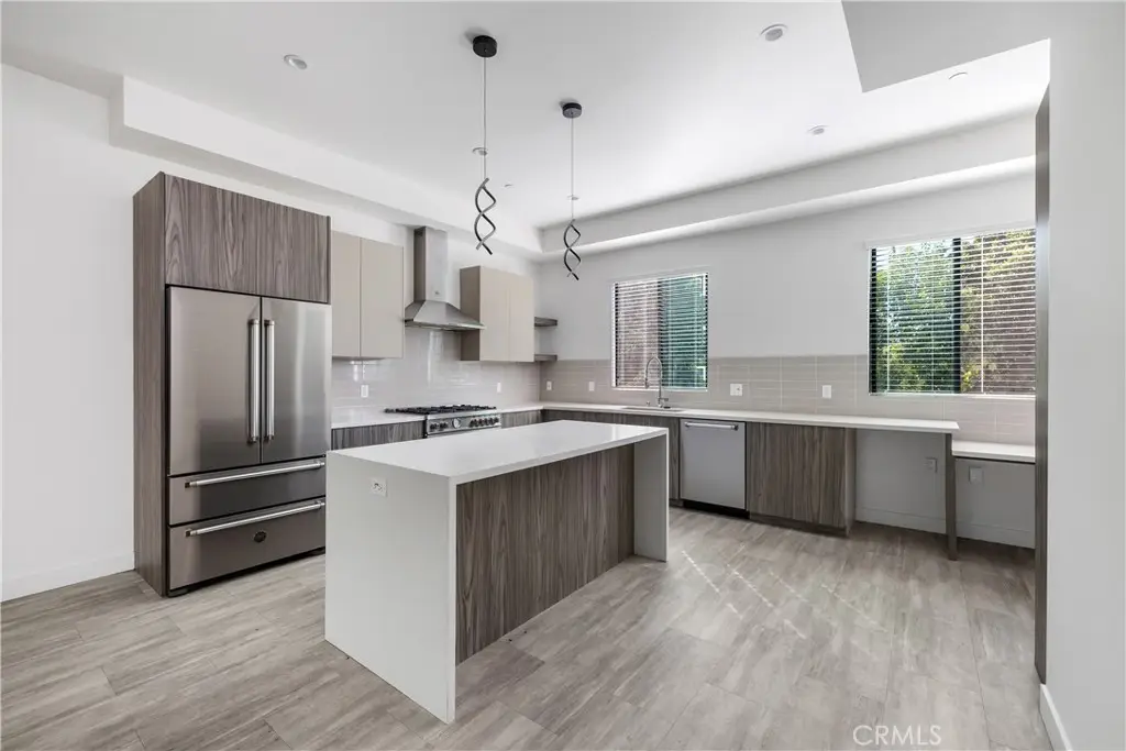 6719 Sepulveda Boulevard, Van Nuys, CA 91411 - Image #1