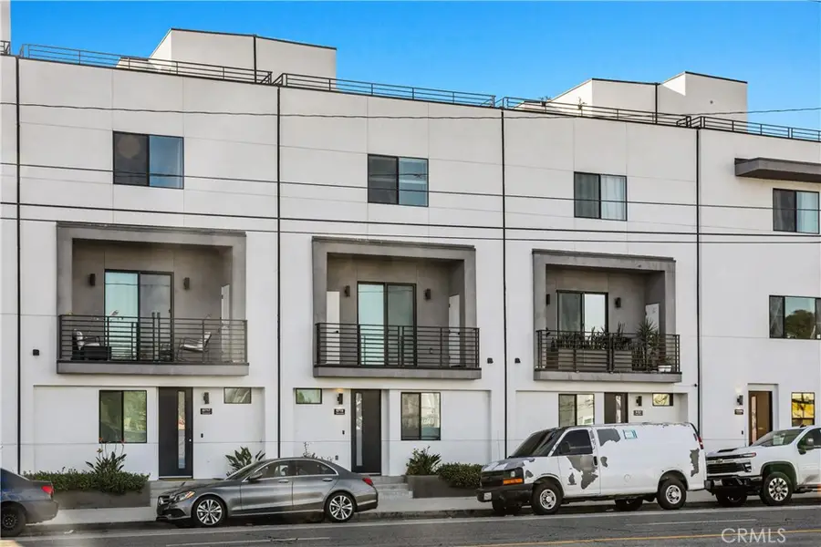 6719 Sepulveda Boulevard, Van Nuys, CA 91411 - Image #2