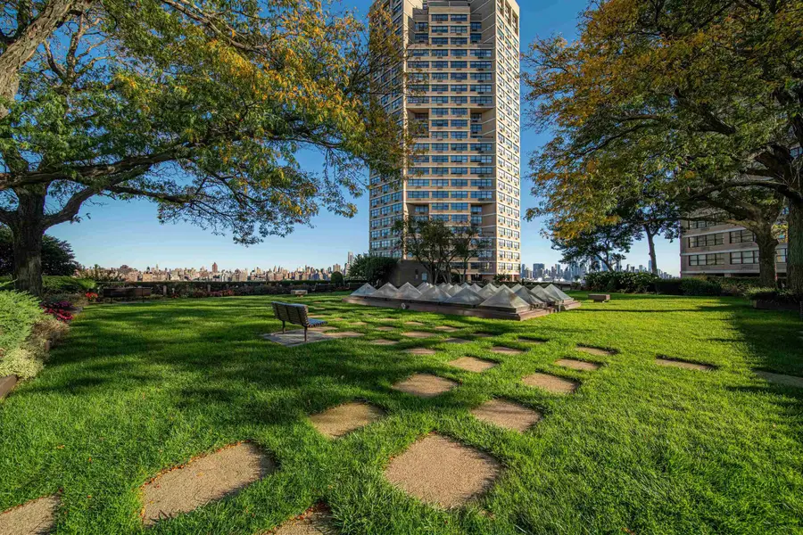 7000 Kennedy Boulevard 25F, Guttenberg, NJ 07093 - #2