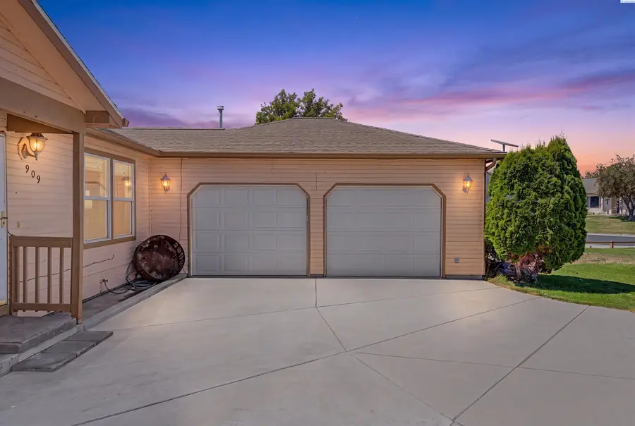 909 W Windrose Drive, Moses Lake, WA 98837 - #2