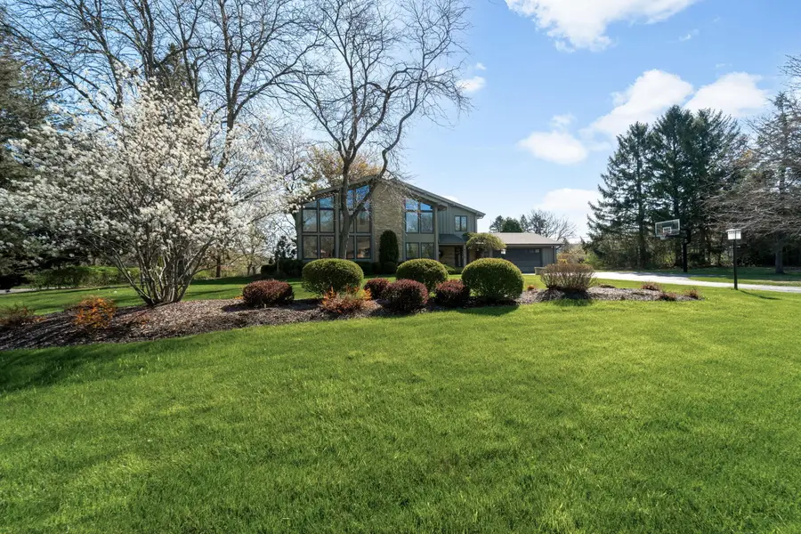 8570 W Hawthorne Ln, Franklin, WI 53132 - #3