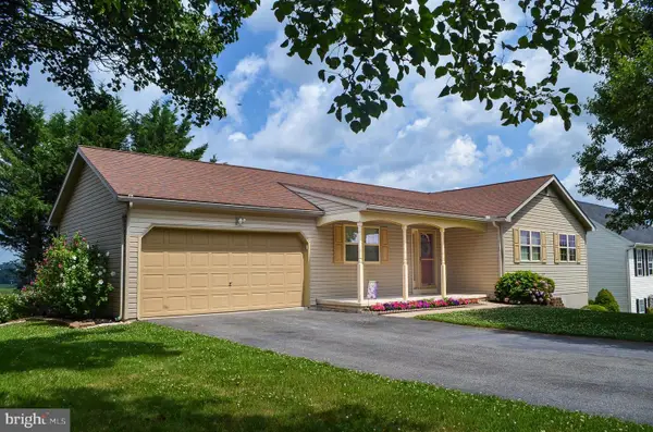 85 Chatham Ln, RED LION, PA 17356