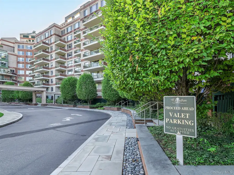 100 Hilton Avenue #607E, Garden City, NY 11530 - Image #3