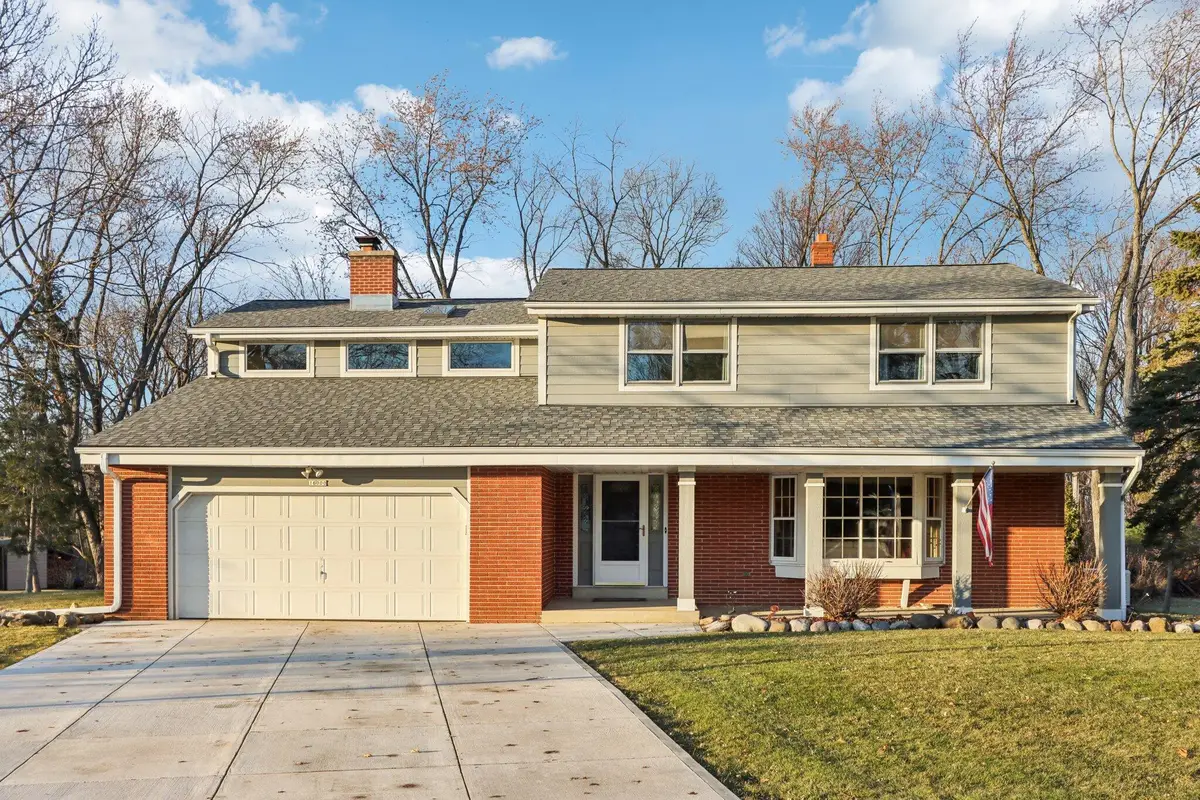 16000 W Monterey Dr, New Berlin, WI 53151 - Image #1