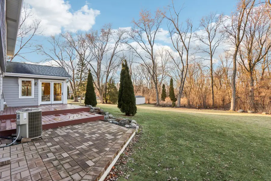 16000 W Monterey Dr, New Berlin, WI 53151 - Image #2