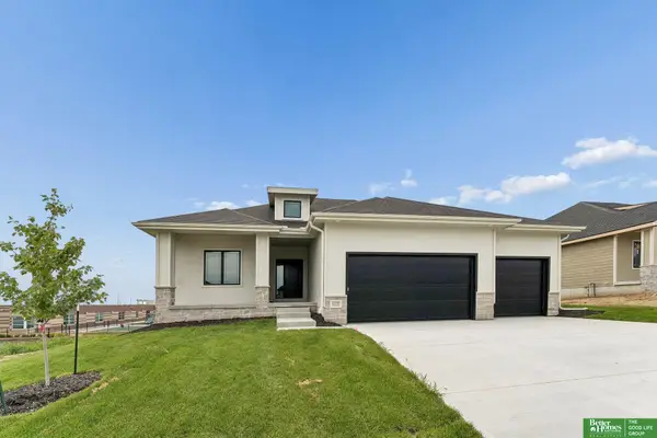 12359 Windsor Drive, Papillion, NE 68046