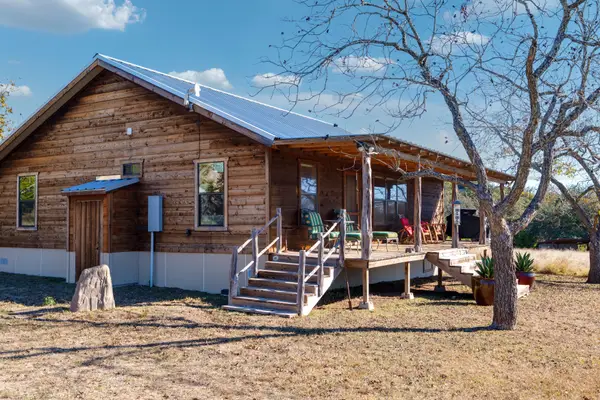 196 Hermit Hill Rd, Fredericksburg, TX 78624