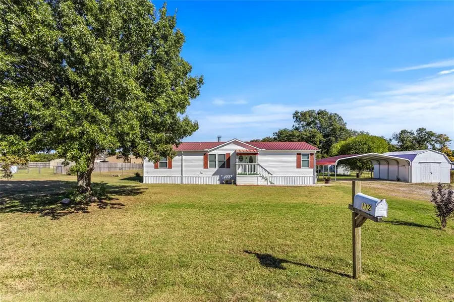 112 Pine Ridge Circle, Southmayd, TX 75092 - Image #3