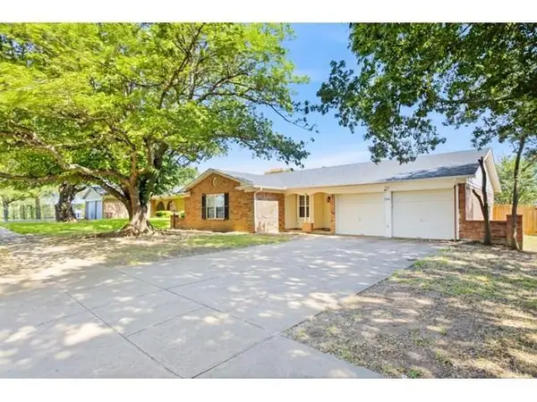 2108 Guinevere Street, Arlington, TX 76014