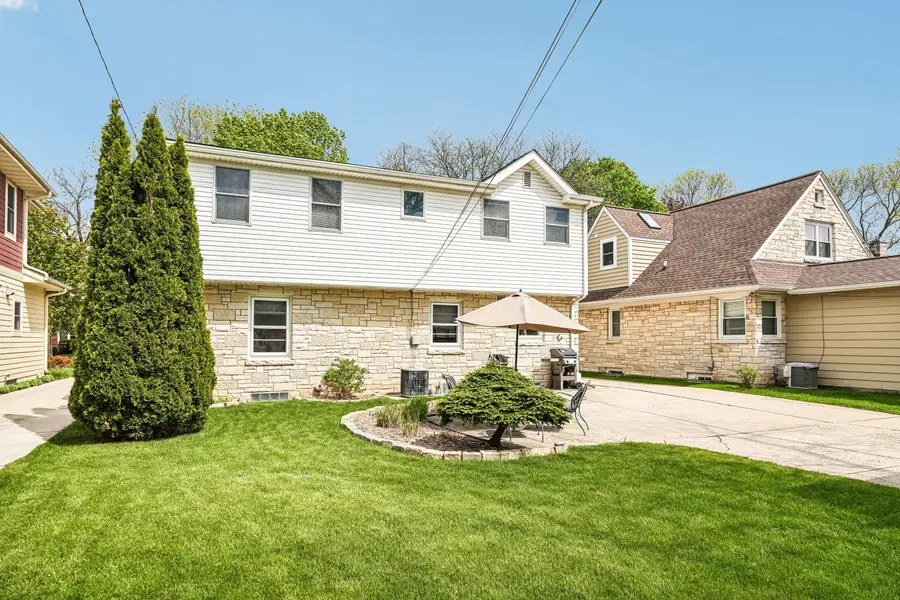 4949 N Idlewild Ave, Whitefish Bay, WI 53217 - #2