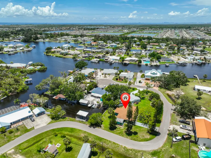 301 Carlyle Boulevard, Ruskin, FL 33570 - Image #2
