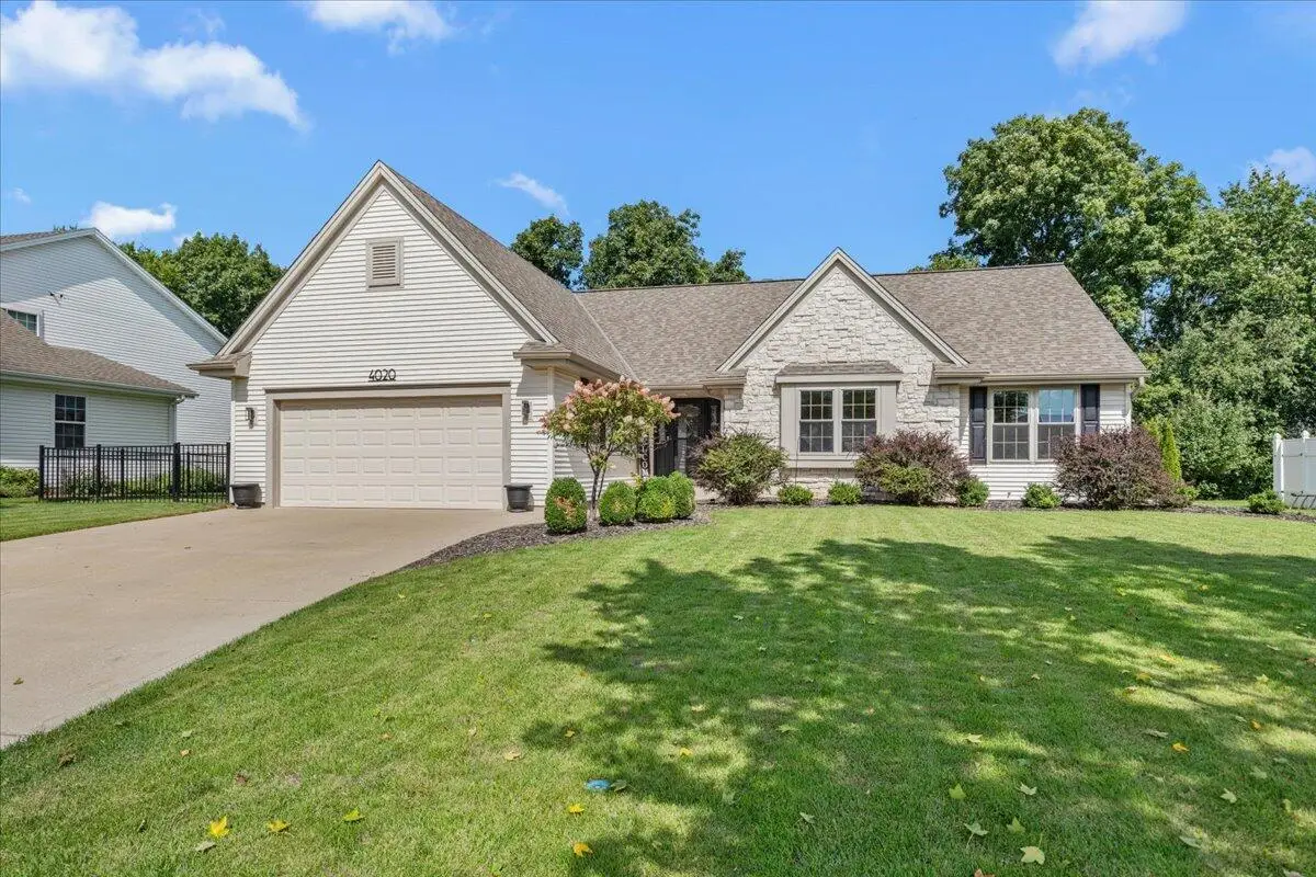 4020 W Lakeview Dr, Franklin, WI 53132 - #1