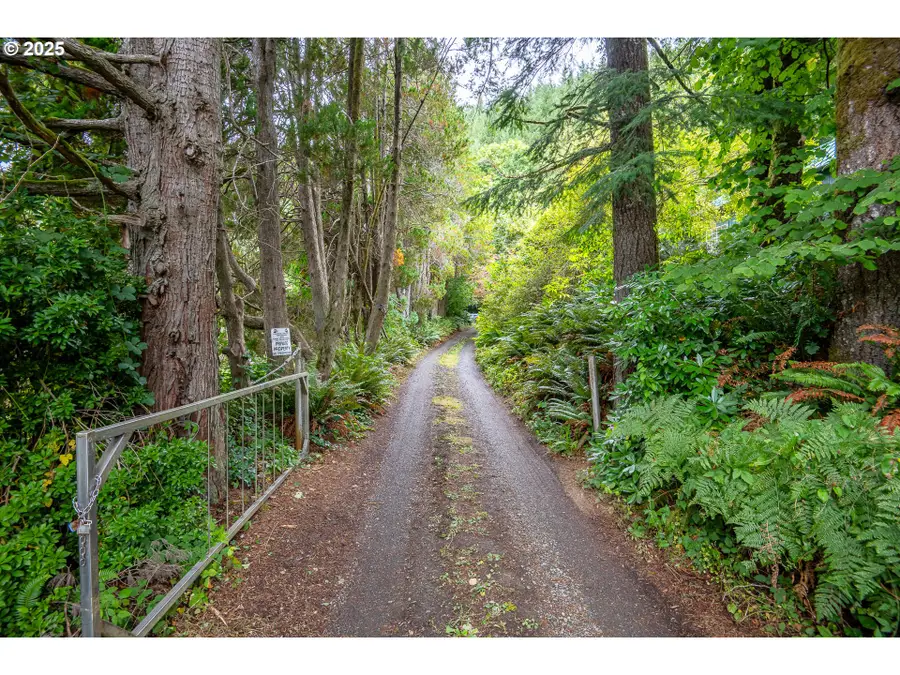 29 Neal Loop, Toledo, OR 97391 - Image #2