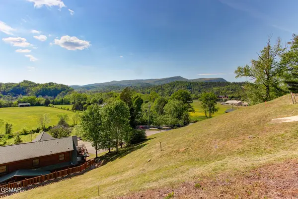 1801 Stone Wood Way, Pigeon Forge, TN 37862