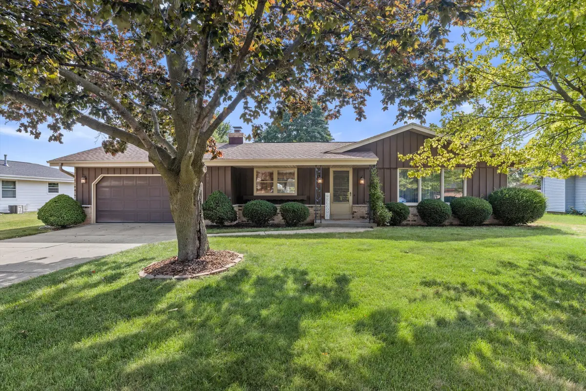 4972 S 65th St, Greenfield, WI 53220 - #1
