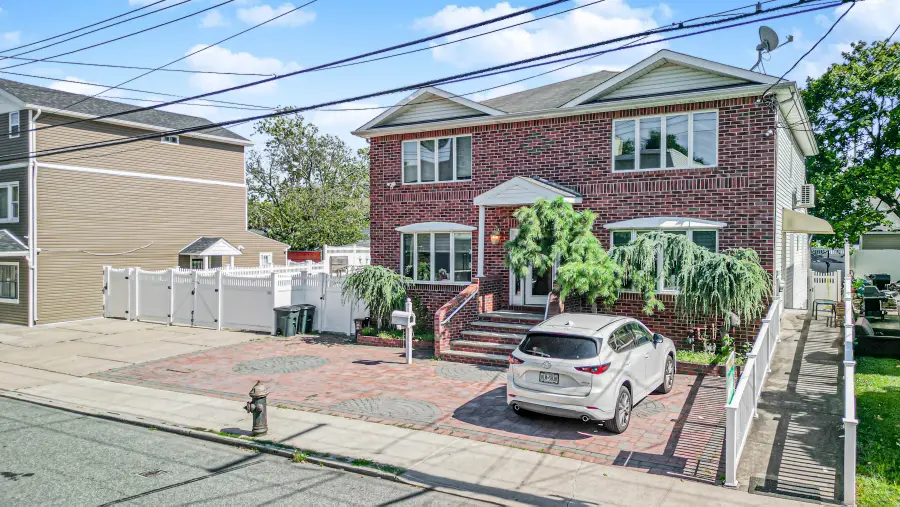 124 Virginia Avenue, Staten Island, NY 10305 - Image #2