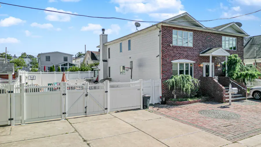 124 Virginia Avenue, Staten Island, NY 10305 - Image #3