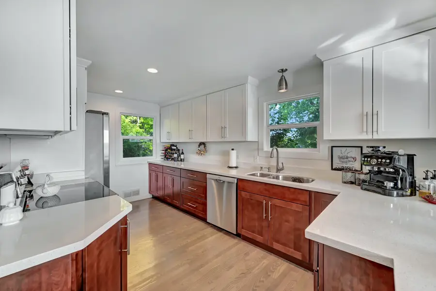 10825 Marine View Drive Sw, Seattle, WA 98146 - #2