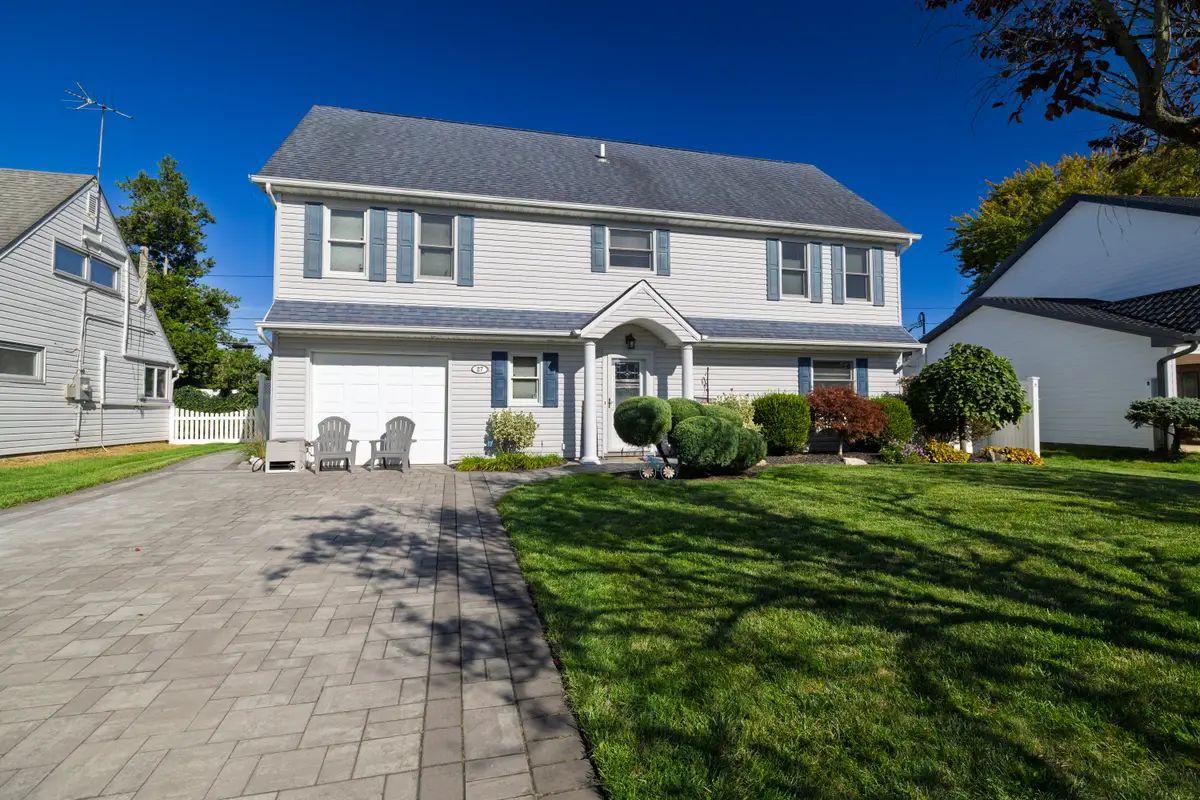 27 Welcome Lane, Wantagh, NY 11793 - #1