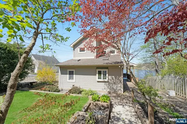 95 Wildwood Rd, Jefferson Twp., NJ 07438