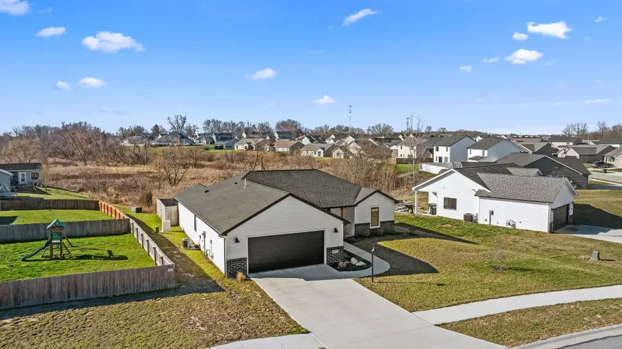 203 W Longfellow Boulevard, Columbia City, IN 46725 - #3