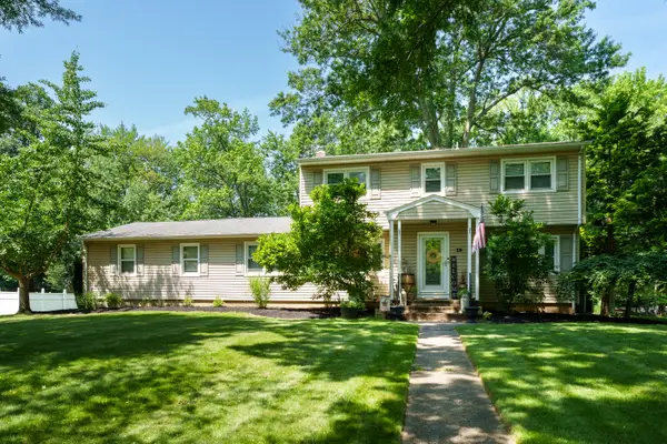 19 Van Saun Dr, EWING, NJ 08628