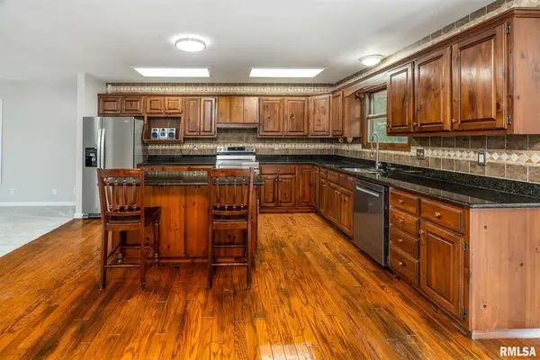 17937 Caplinger Pond Road, Marion, IL 62959