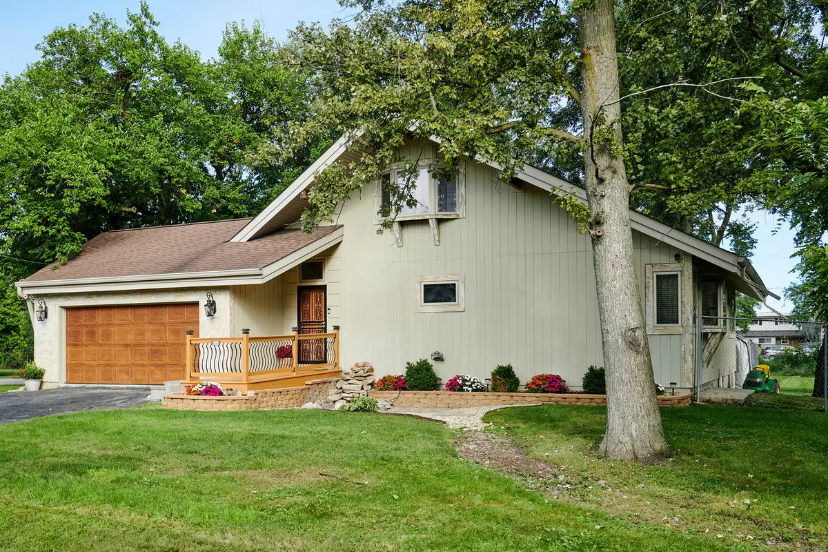9041 Delphia Avenue, Des Plaines, IL 60016 - #1
