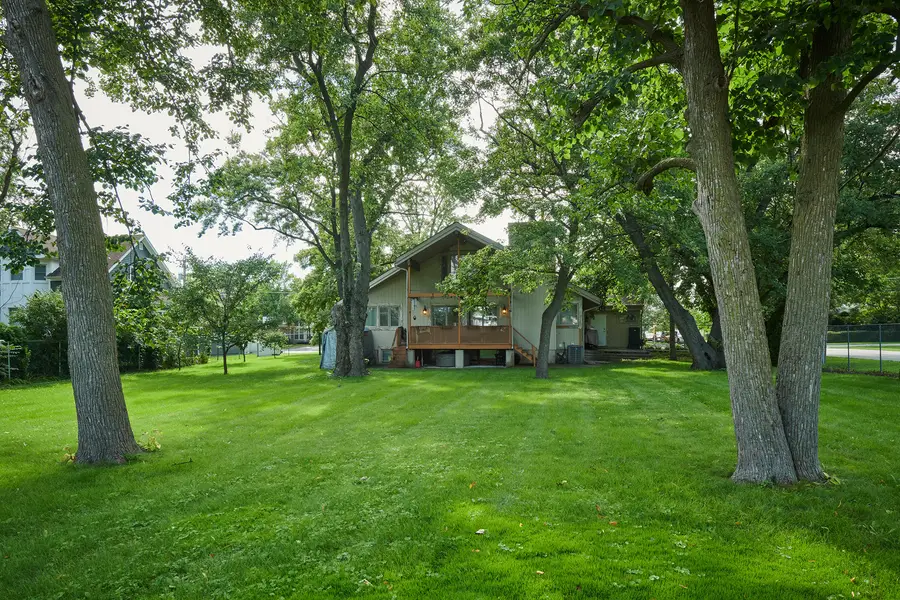 9041 Delphia Avenue, Des Plaines, IL 60016 - #2