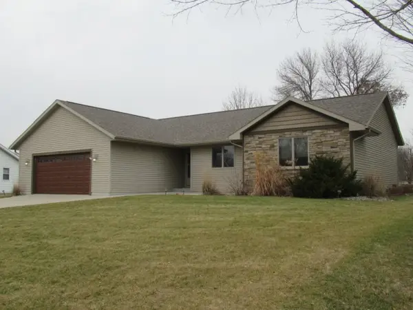 759 Hummingbird Ct, Grafton, WI 53024