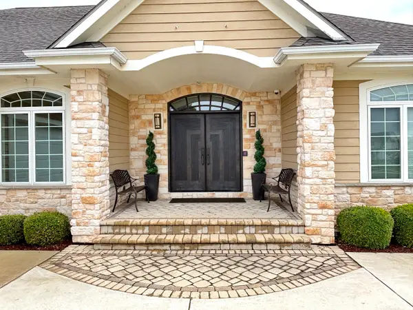 1348 W Stillwater Cir, Mequon, WI 53092