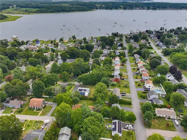 7 Broadview Ave, Bristol, RI 02809