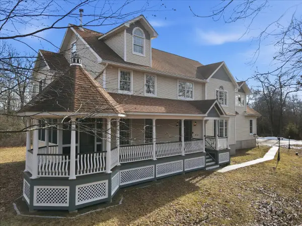 302 Oneida Way, Milford, PA 18337