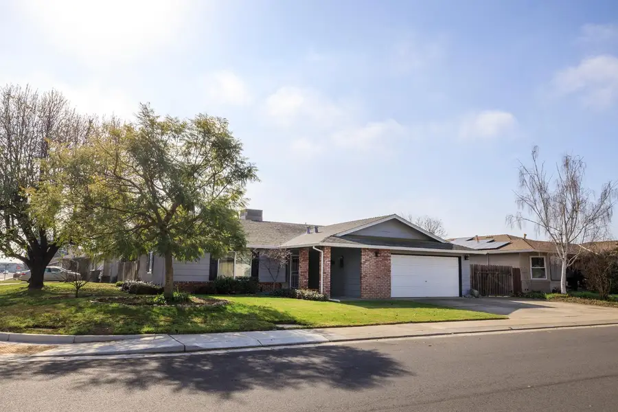 495 Valdapena Way, Escalon, CA 95320 - #2