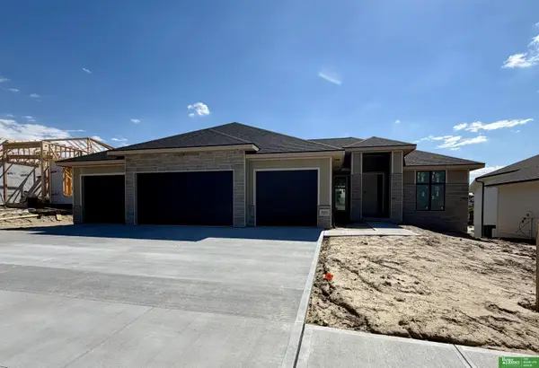 10805 S 219th Avenue, Gretna, NE 68028