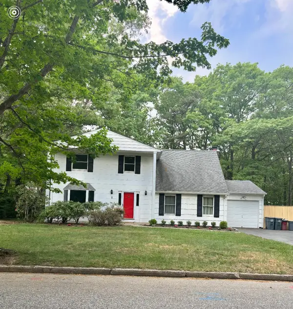 2 Shenandoah Boulevard, Coram, NY 11727