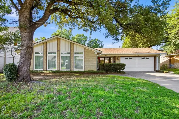 1315 Navaho Street, Arlington, TX 76012