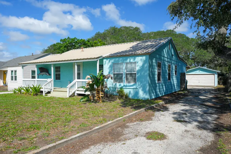 1044 S Houston Street, Aransas Pass, TX 78336 - #3