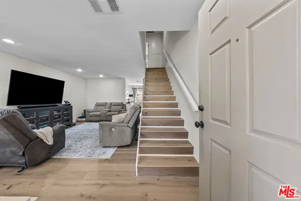 19124 Hamlin Street #4, Reseda (los Angeles), CA 91335