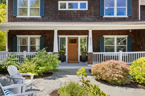 633 Klickitat Place Ne, Bainbridge Island, WA 98110