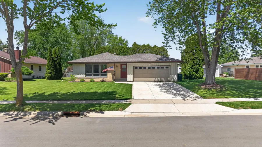 508 Whitegate Dr, Saukville, WI 53080 - #3