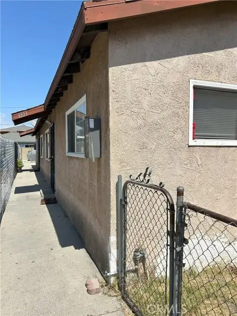 1233 1223 West 33rd Street, Long Beach, CA 90810 - Image #1