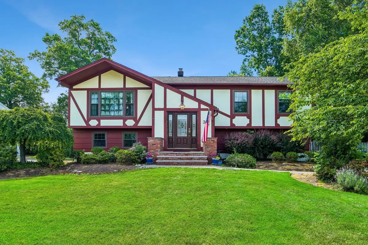 30 Tanglewood Dr, East Hanover, NJ 07936 - #1