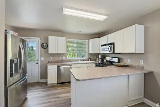 595 N Banbury Cir W, North Salt Lake, UT 84054 - #3