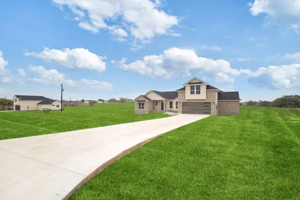 197 Lake View Circle, La Vernia, TX 78121