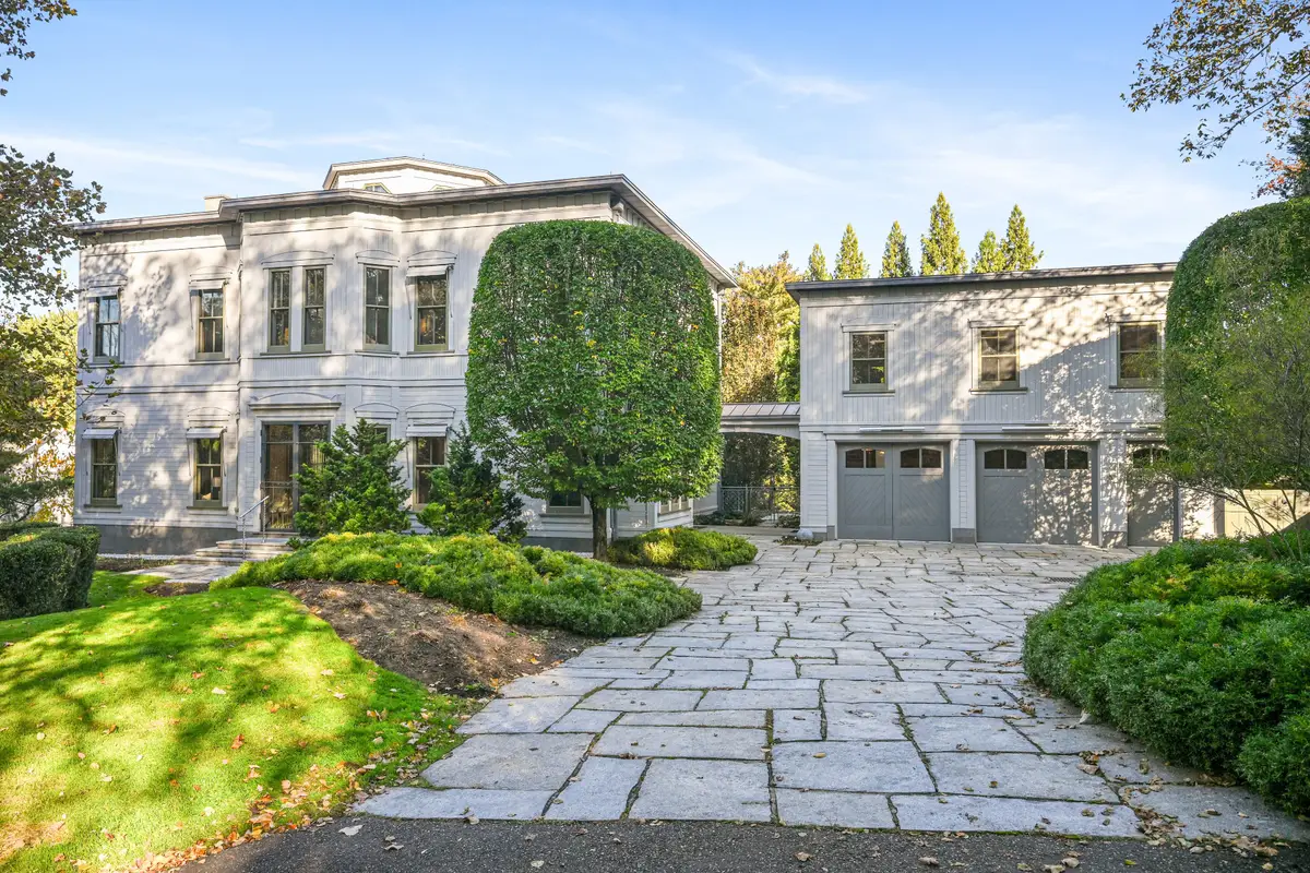 16 Martin Dale North, Greenwich, CT 06830 - #1