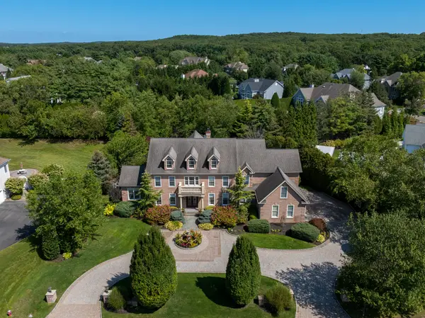 23 Legends Circle, Melville, NY 11747