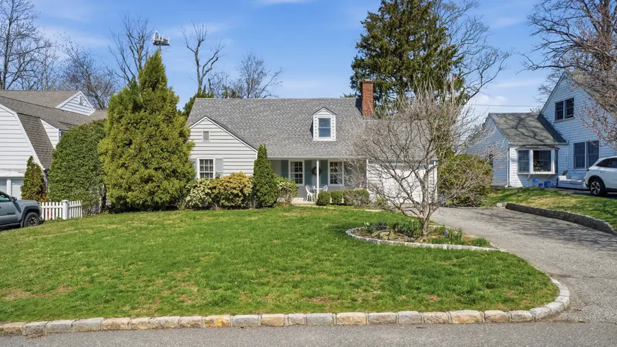 6 Derby Road, Port Washington, NY 11050 | Joyful Living by BHGRE