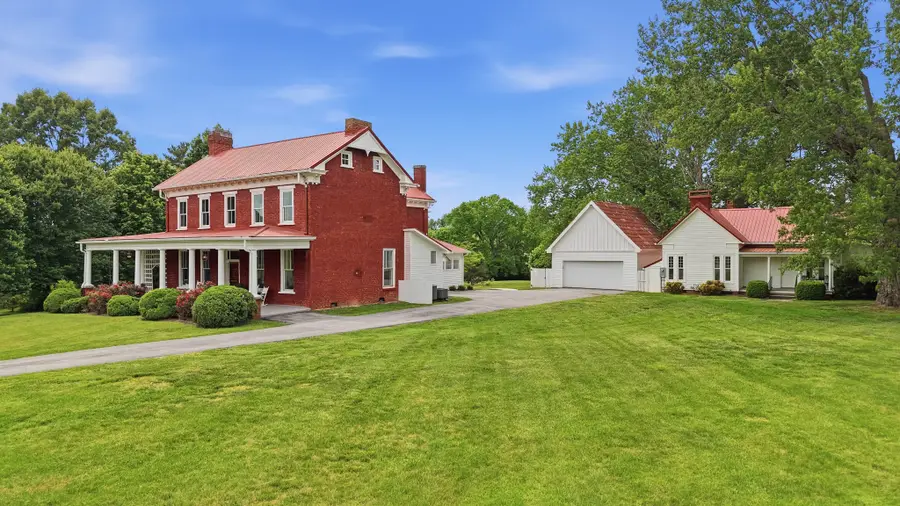 240 Maplehurst Lane, Bluff City, TN 37618 - #2