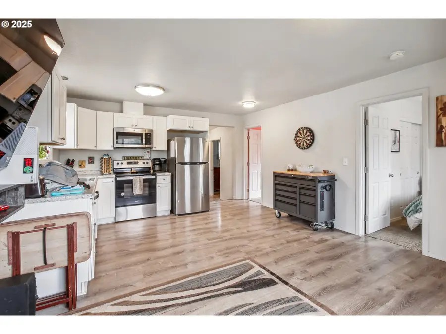 816 N Kelso Avenue, Kelso, WA 98626 - Image #2